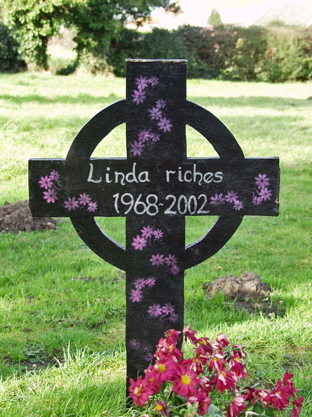 RICHES Linda 1968-2002.jpg